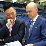 L'AD Fassone, con al fianco Mirabelli e Han Li.