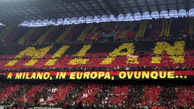Una coreografia della Curva Sud rossonera: il Milan deve andare in Europa.