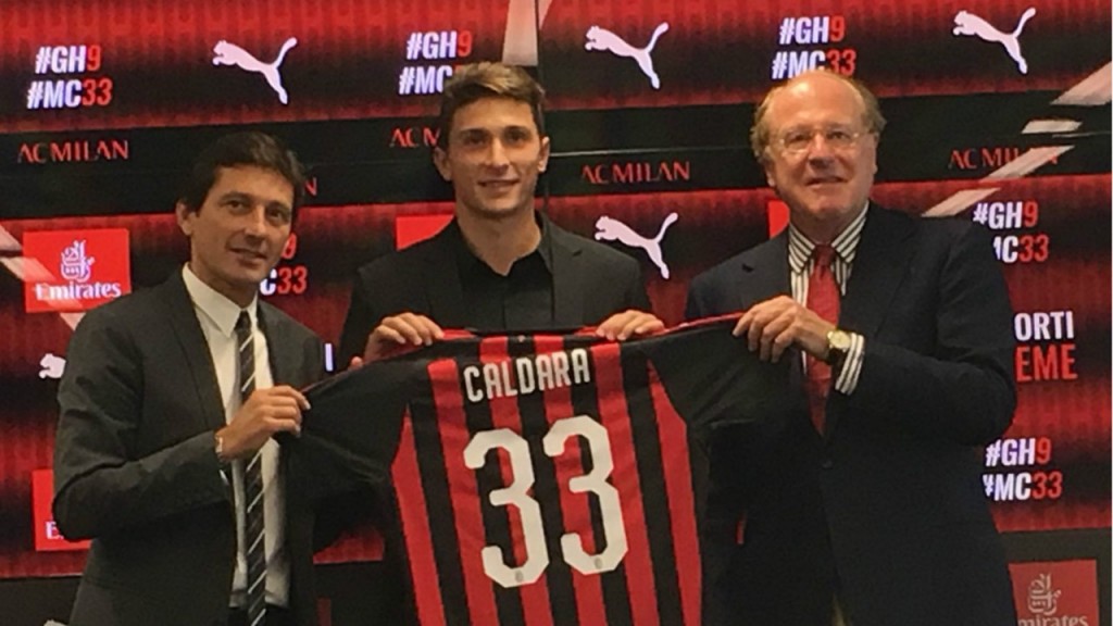 Caldara con la maglia del Milan