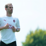 Strinic con la maglia rossonera