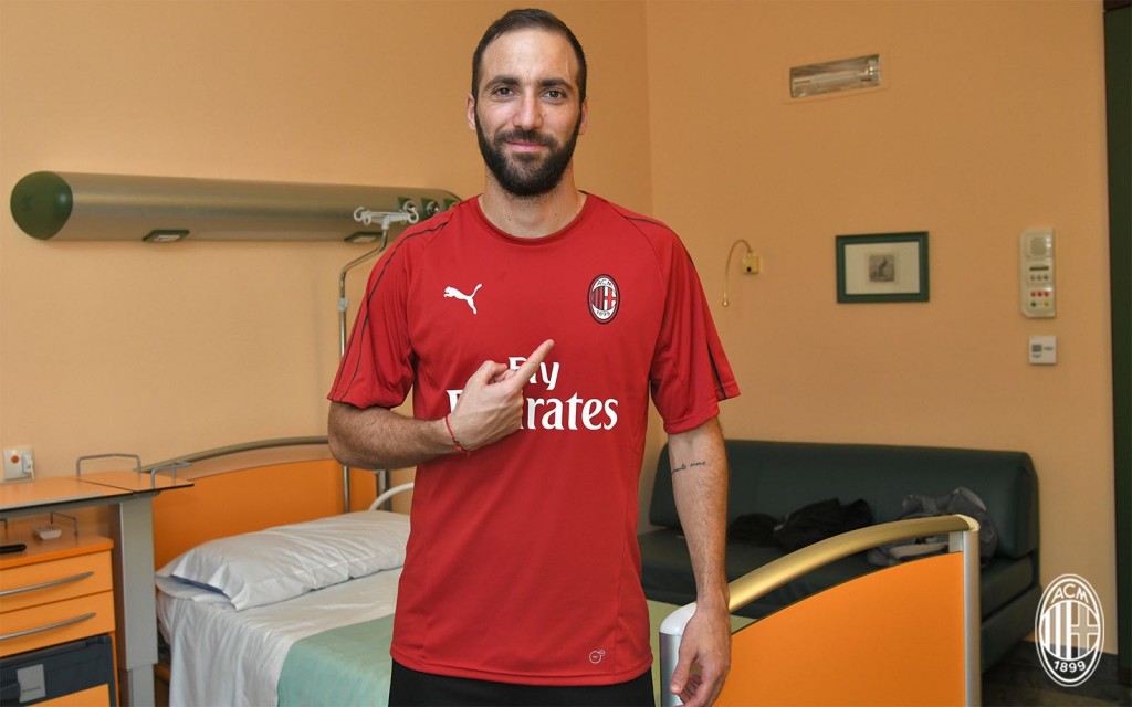 Higuain è il nuovo numero 9 del Milan.