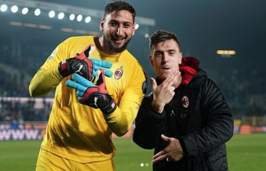 Donnarumma esulta insieme a Piatek