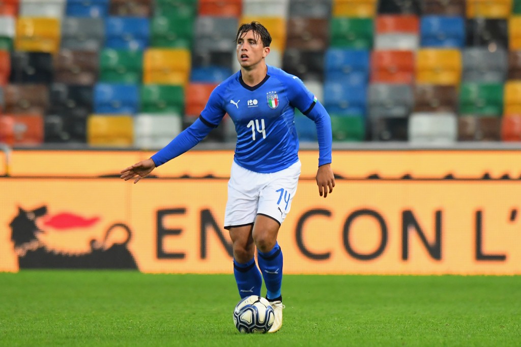 Luca Pellegrini con la maglia azzurra