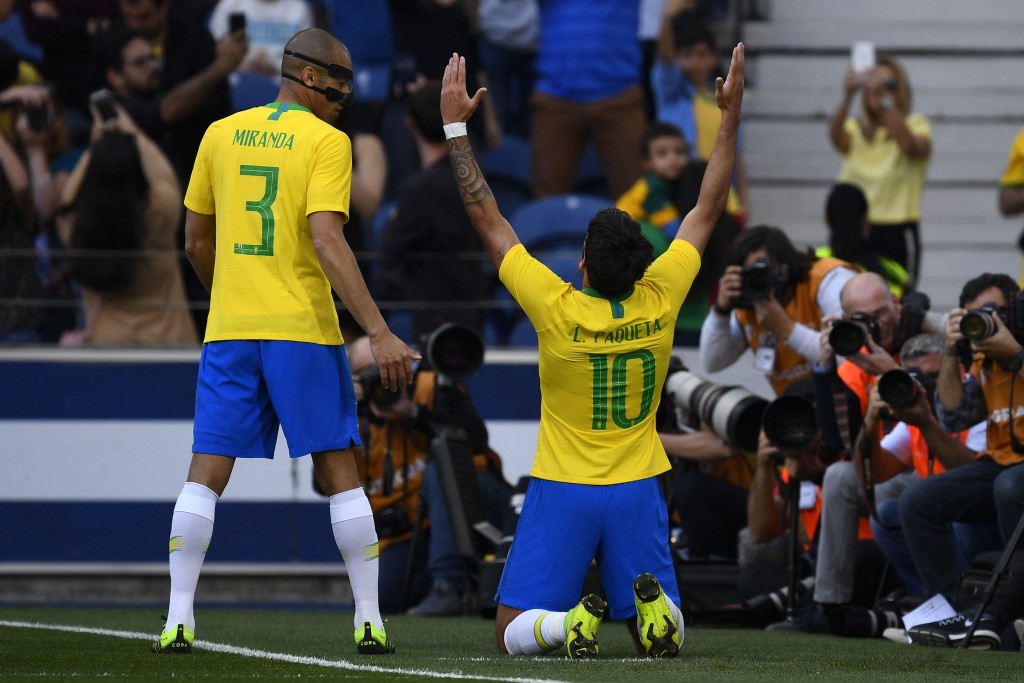 Paquetà con la maglia verdeoro