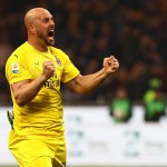 Reina con la maglia del Milan