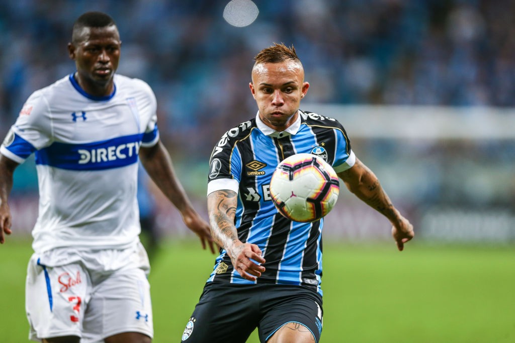 Everton in azione con la maglia del Gremio