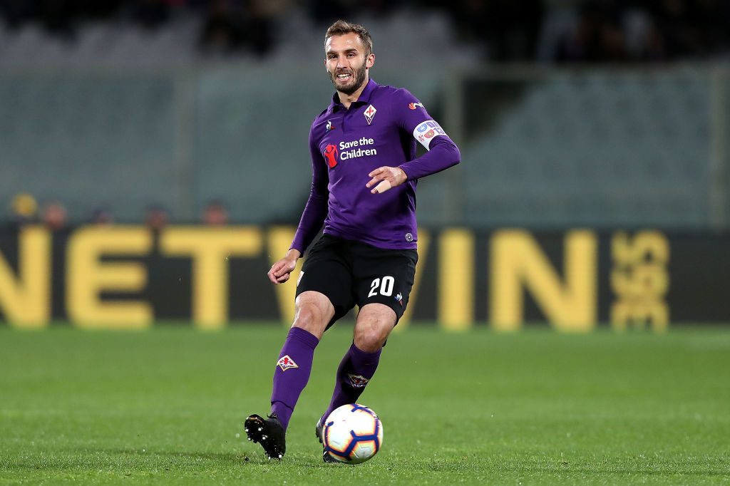 Pezzella con la maglia della Fiorentina