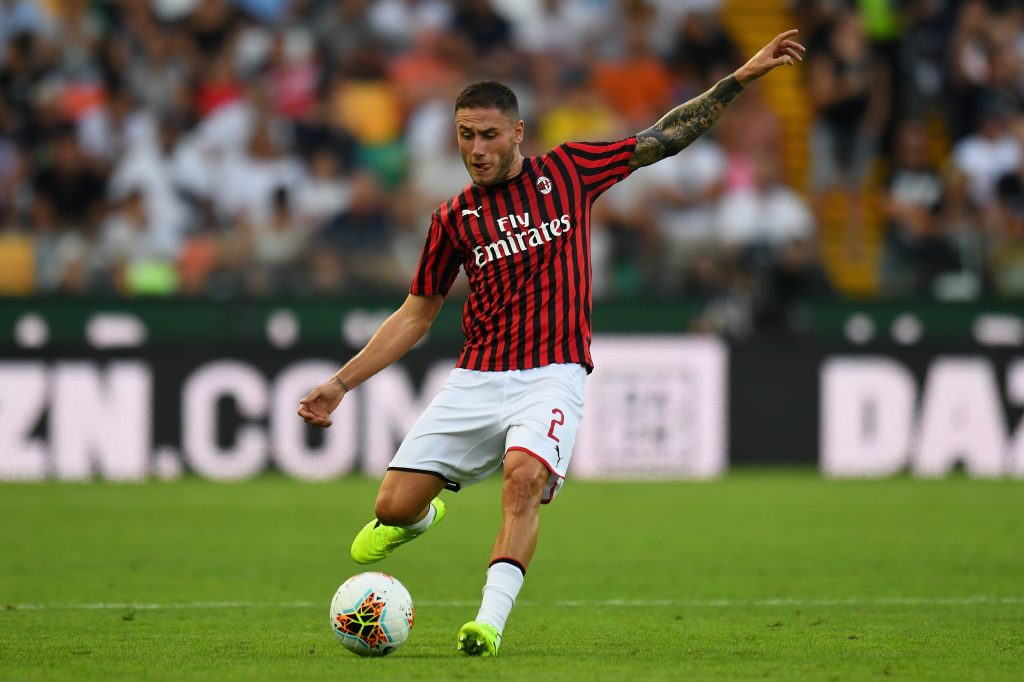 Davide Calabria con la maglia rossonera