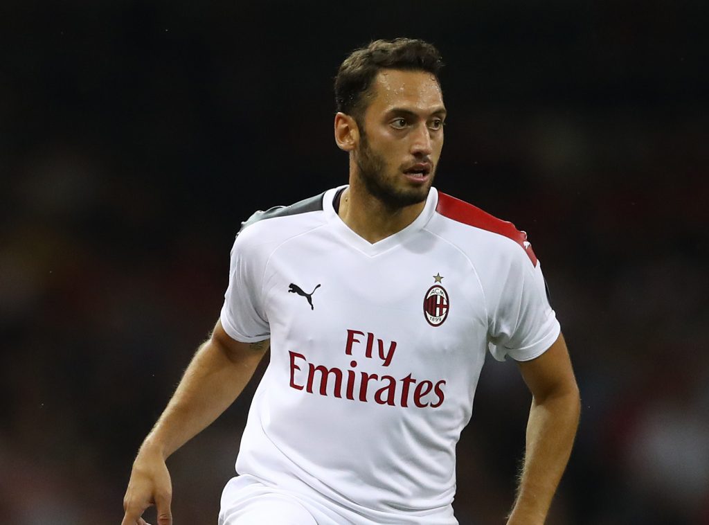 Calhanoglu con la maglia del Milan
