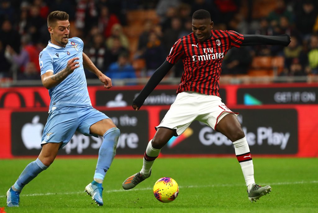 Leao con la maglia del Milan