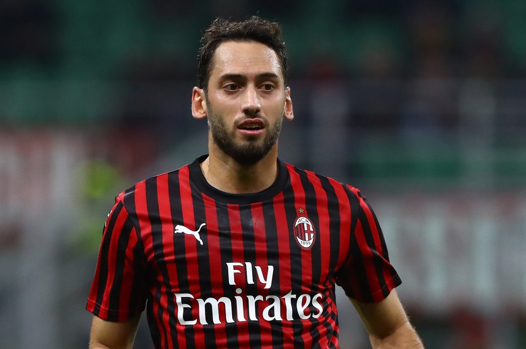 Calhanoglu con la maglia del Milan