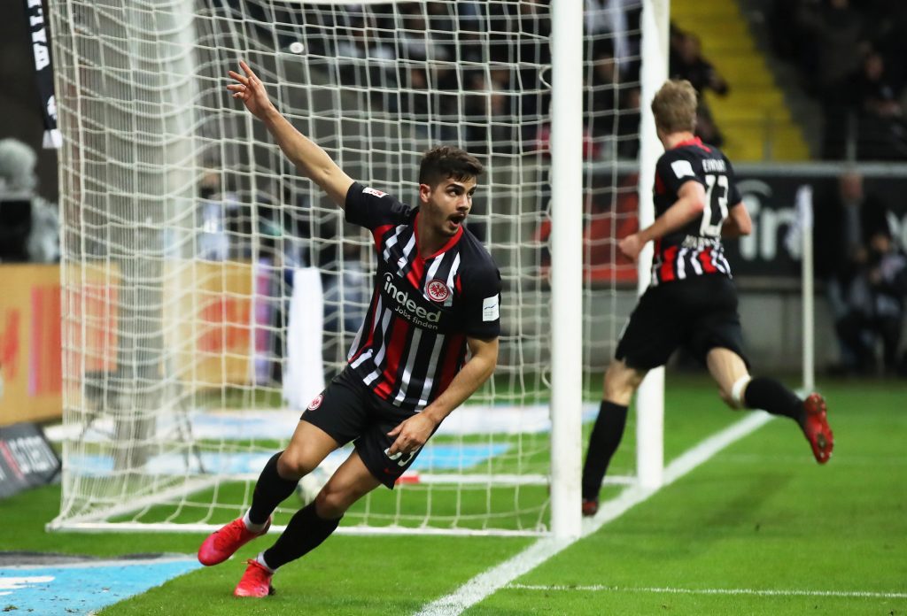 Andrè Silva con la maglia dell'Eintracht