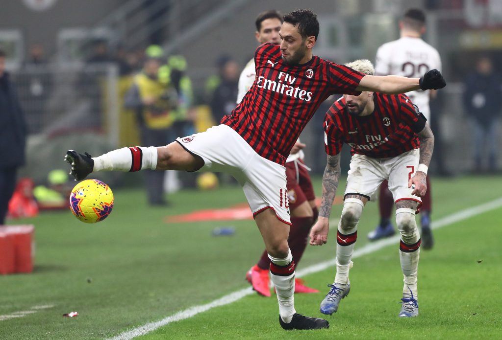 Calhanoglu con la maglia del Milan