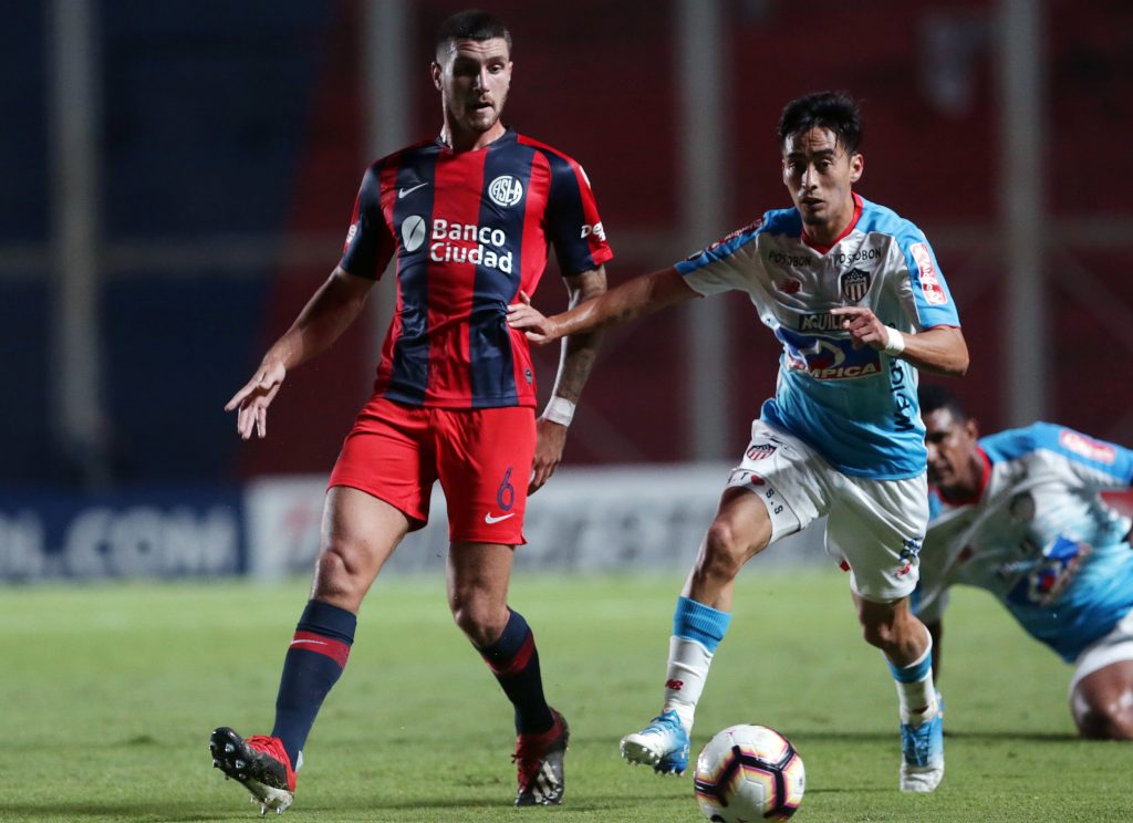 Notizie Milan - Idea Marcos Senesi per la fascia sinistra