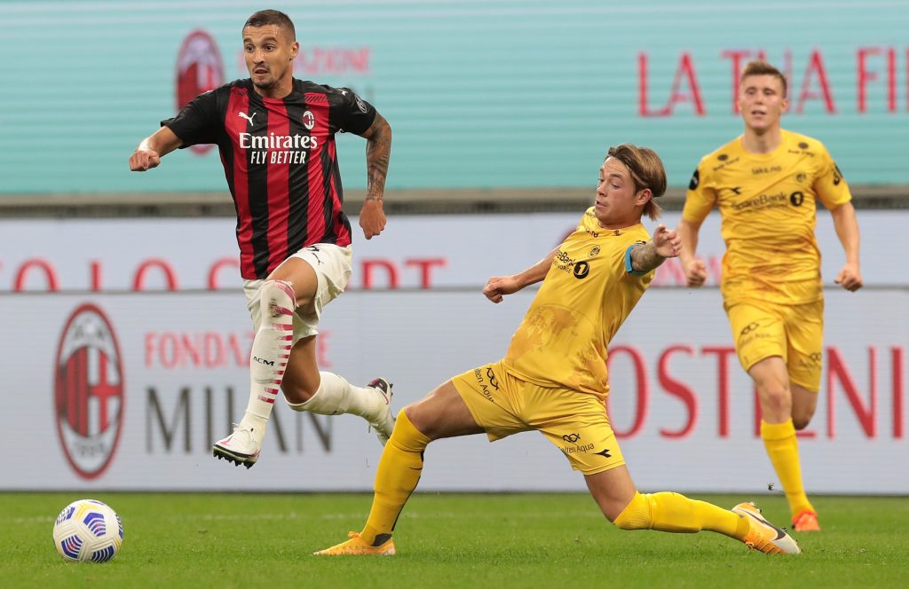 Rade Krunic, centrocampista bosniaco del Milan, in azione nei preliminari di Europa League contro il Bodo/Glimt