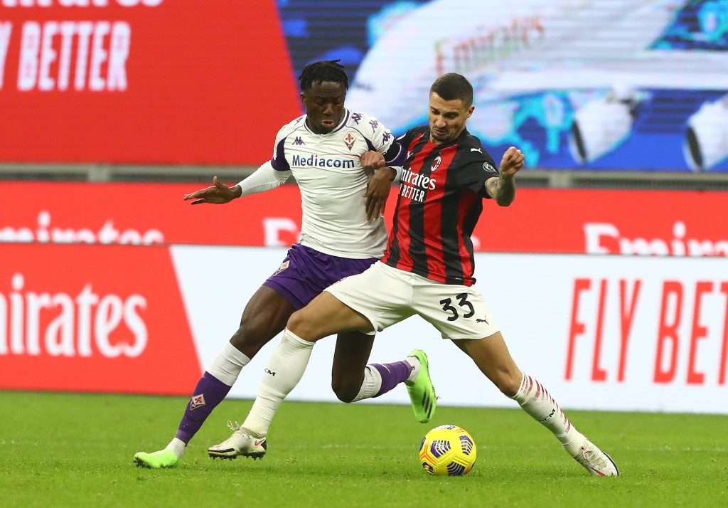 Rade Krunic in azione contro la Fiorentina