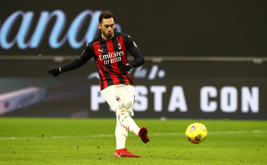 Calhanoglu trasforma l'ultimo e decisivo rigore di Milan-Torino