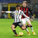 Dybala della Juventus in azione sotto lo sguardo di Hauge del Milan