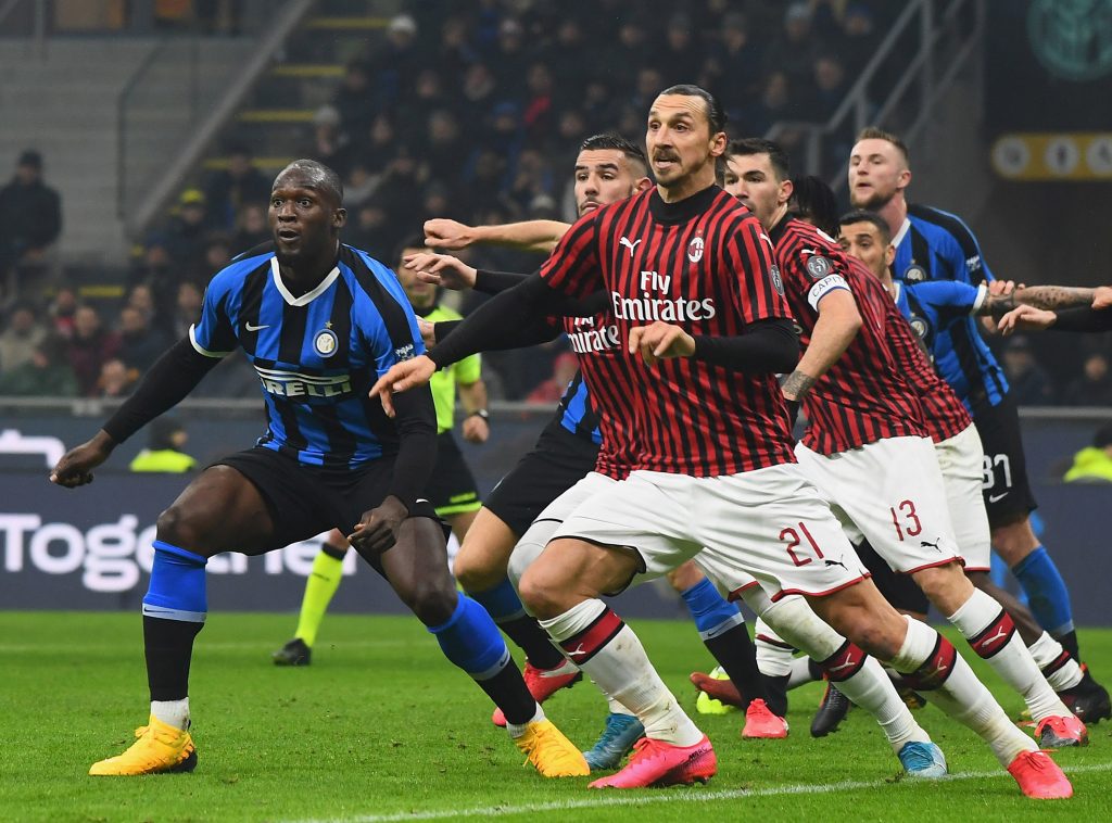 Ibrahimovic difende su Lukaku nell'area dell'Inter