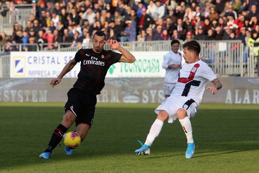 Pisacane affronta Ibrahimovic nell'ultimo Cagliari-Milan