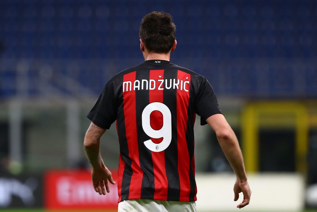 Mario Mandzukic con la maglia numero 9 del Milan