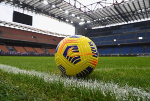 Il pallone invernale della Serie A sul prato di San Siro