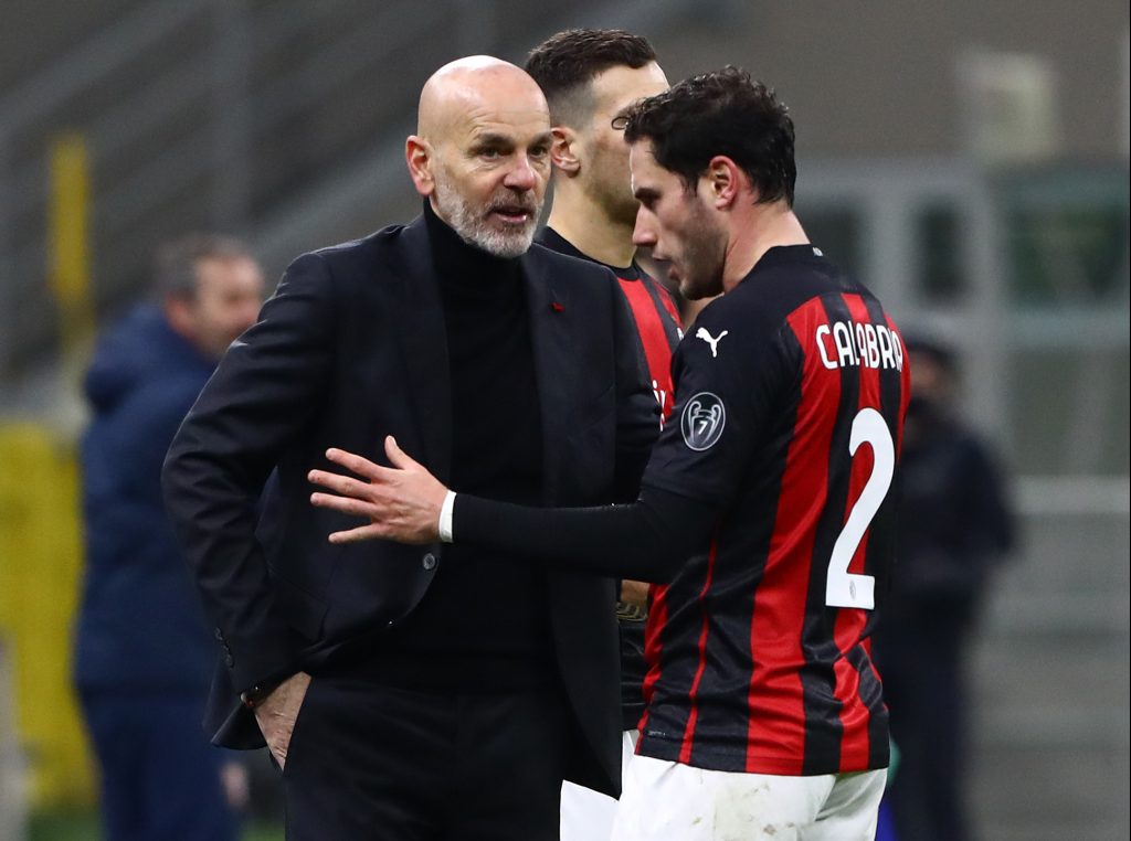 Stefano Pioli, tecnico del Milan, a colloquio con Davide Calabria