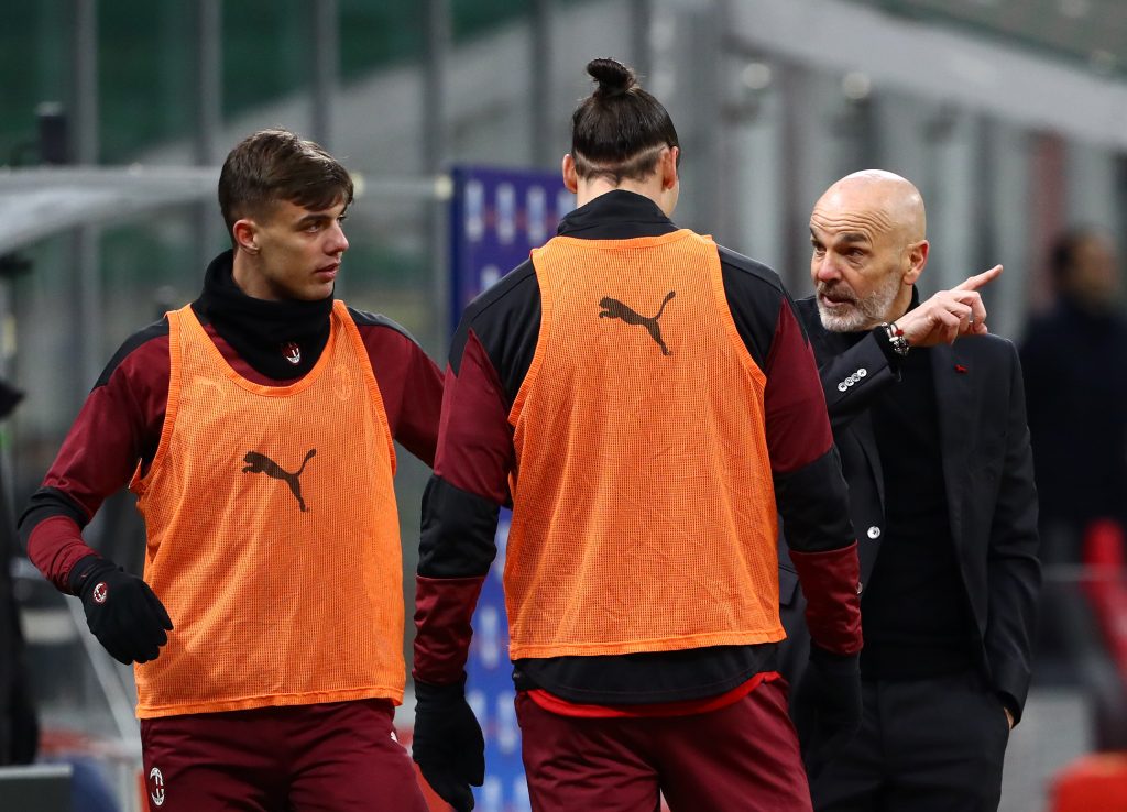 Le indicazioni di Pioli a Ibrahimovic sotto gli occhi di Daniel Maldini