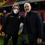 Stefano Pioli, tecnico del Milan, accanto a Pippo Inzaghi, allenatore del Benevento