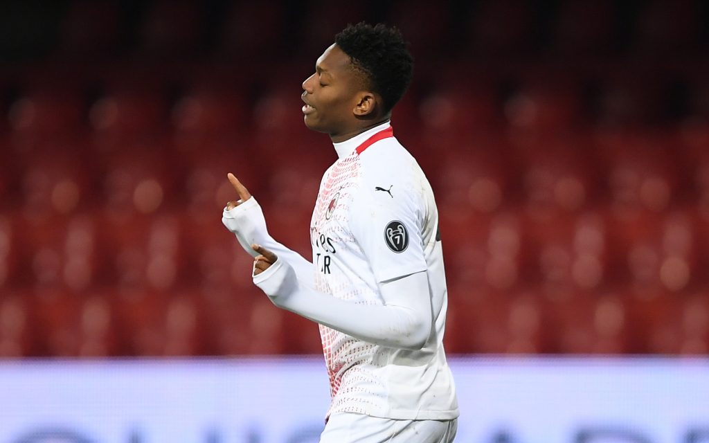 Rafael Leao esulta dopo il goal al Benevento