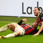 Theo Hernandez e Hakan Calhanoglu esultano dopo il 3 a 2 alla Lazio