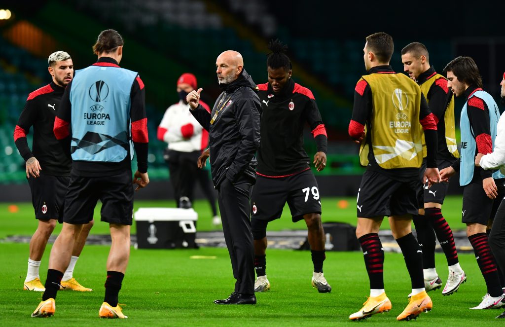 Pioli a colloquio con i calciatori del Milan nel pre Celtic-Milan di Europa League