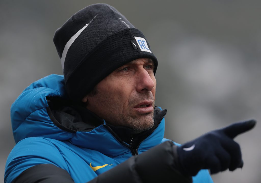 Antonio Conte, allenatore dell'Inter, durante una seduta di allenamento dei nerazzurri ad Appiano Gentile