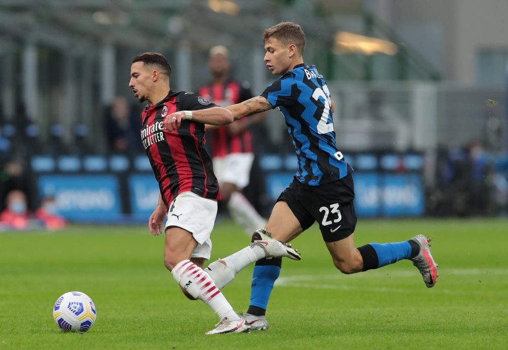 Bennacer del Milan inseguito da Barella: è l'immagine del campionato