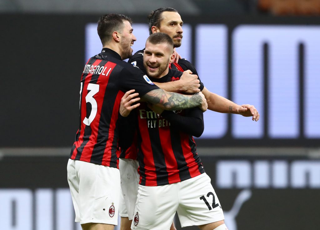 Ibrahimovic, Rebic e Romagnoli esultano dopo il goal al Crotone