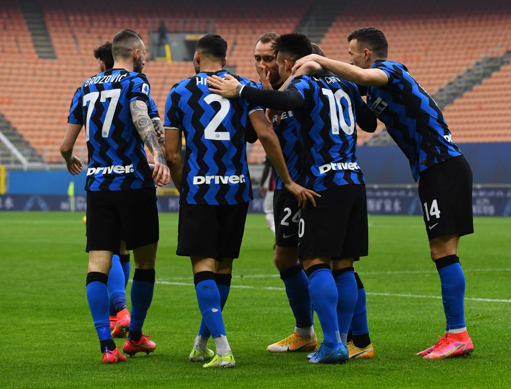 I giocatori dell'Inter esultano dopo la vittoria sul Milan