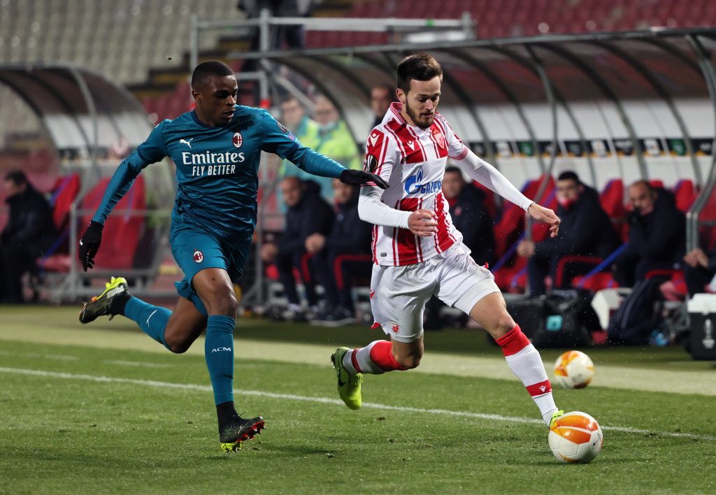 Kalulu del Milan a contrasto con Ivanic della Stella Rossa