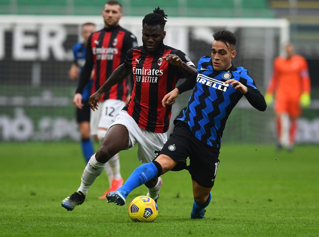 Contrasto tra Kessie del Milan e Lautaro Martinez dell'Inter