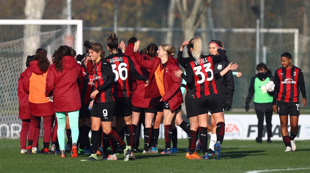 Le ragazze di Mister Ganz festeggiano la vittoria