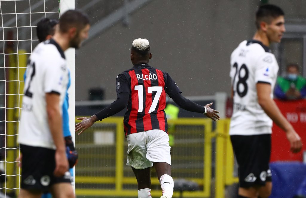 Rafael Leao festeggia dopo il goal in Milan-Spezia