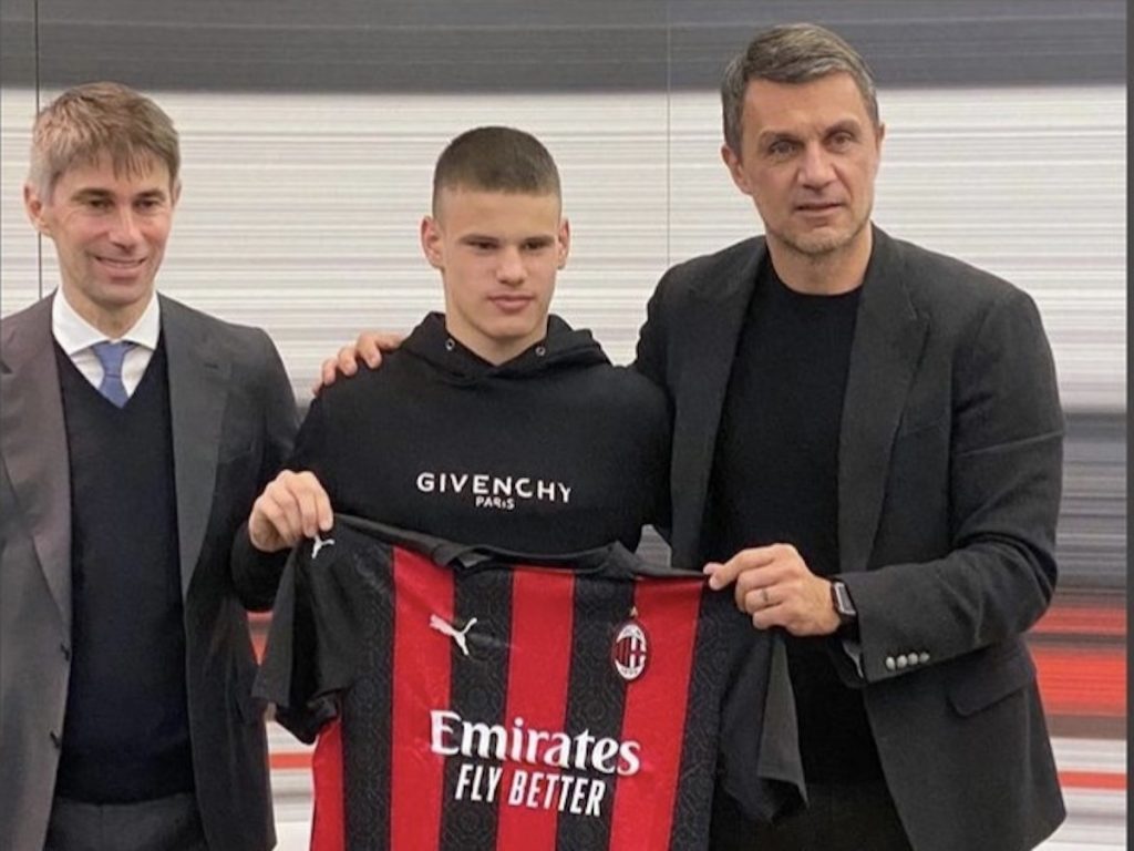 Milos Kerkez, terzino serbo-ungherese classe 2003