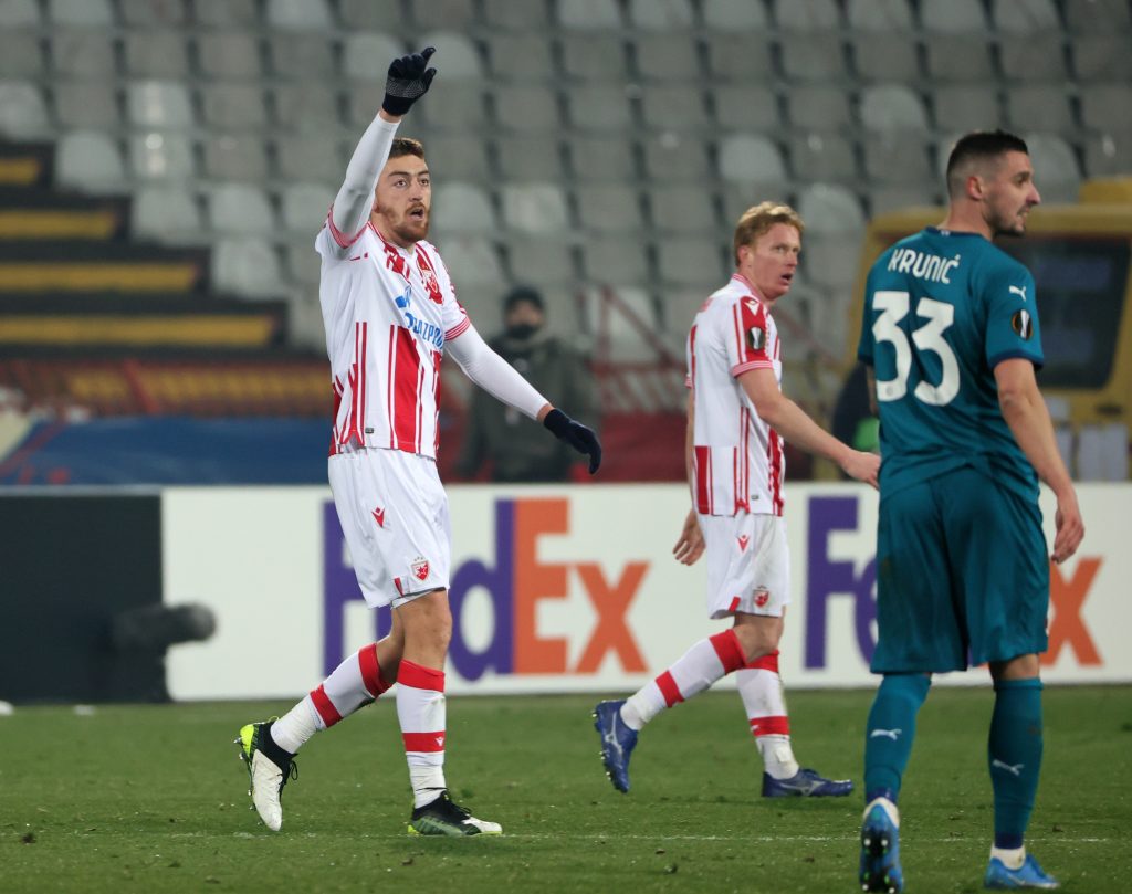 L'esultanza di Pavkov della Stella Rossa dopo il 2-2 siglato contro il Milan in Europa League