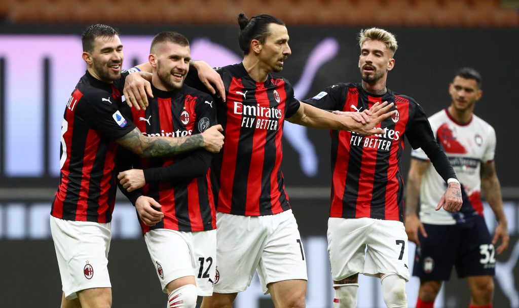 Rebic, Romagnoli, Ibrahimovic e Castillejo festeggiano la vittoria sul Crotone