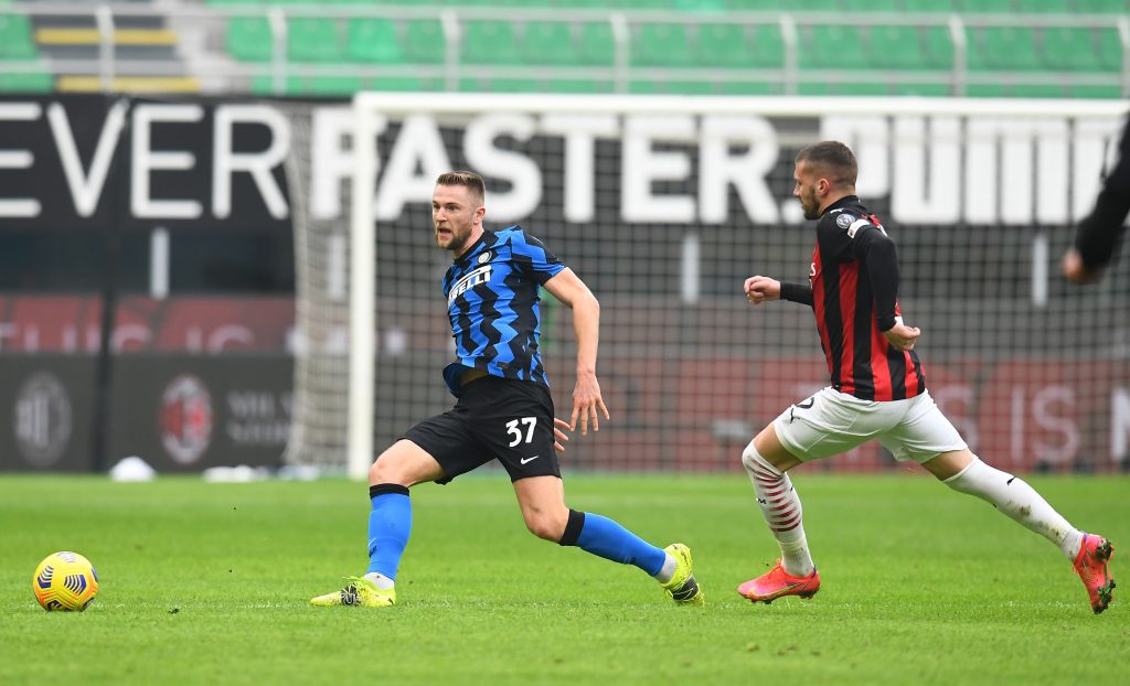 Milan Skriniar e Ante Rebic nel derby di Milano