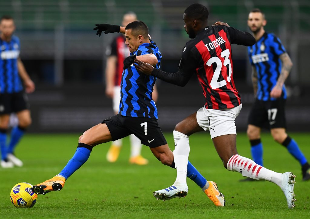 Tomori in azione con la maglia del Milan
