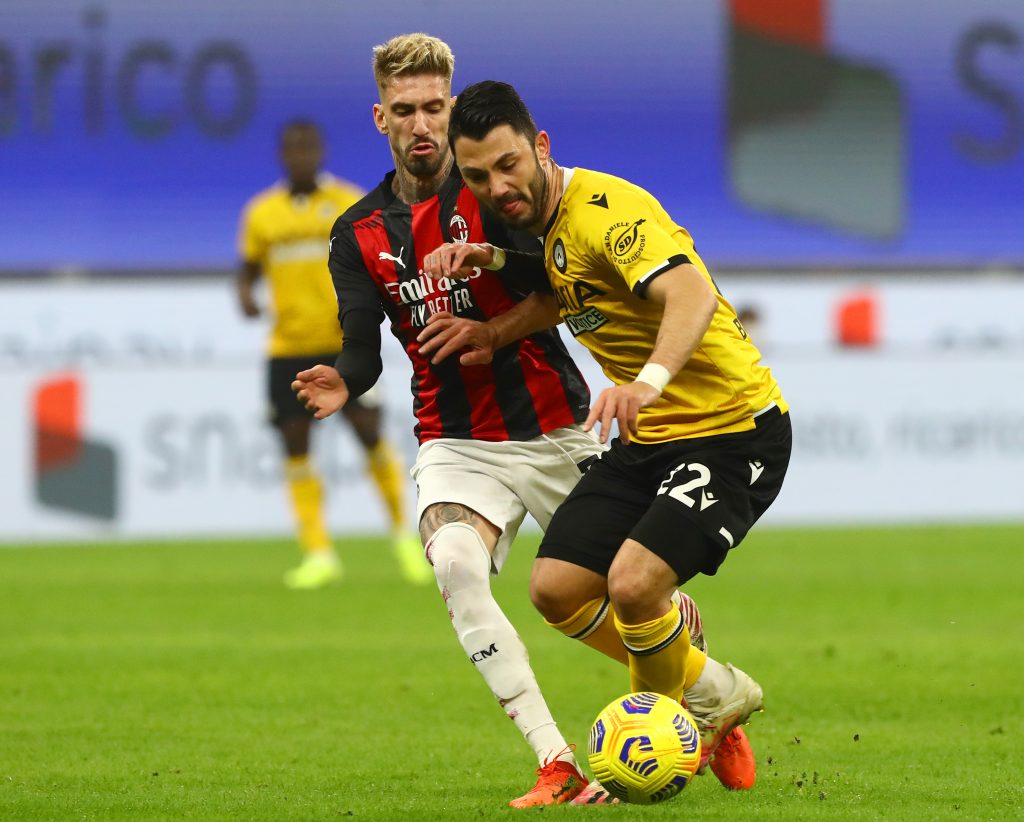Confronto in mezzo al campo tra Arslan dell'Udinese e Castillejo del Milan