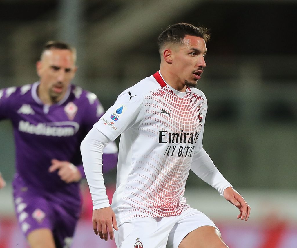 Ismael Bennacer in campo contro la Fiorentina