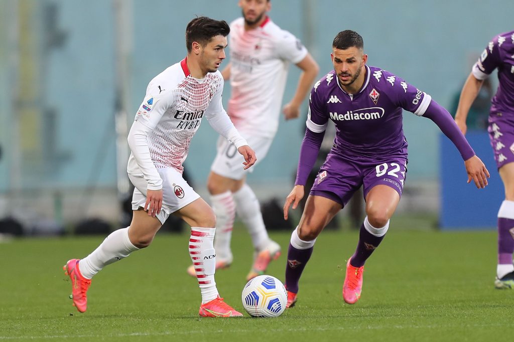 Brahim Diaz del Milan contrastato da Eysseric della Fiorentina