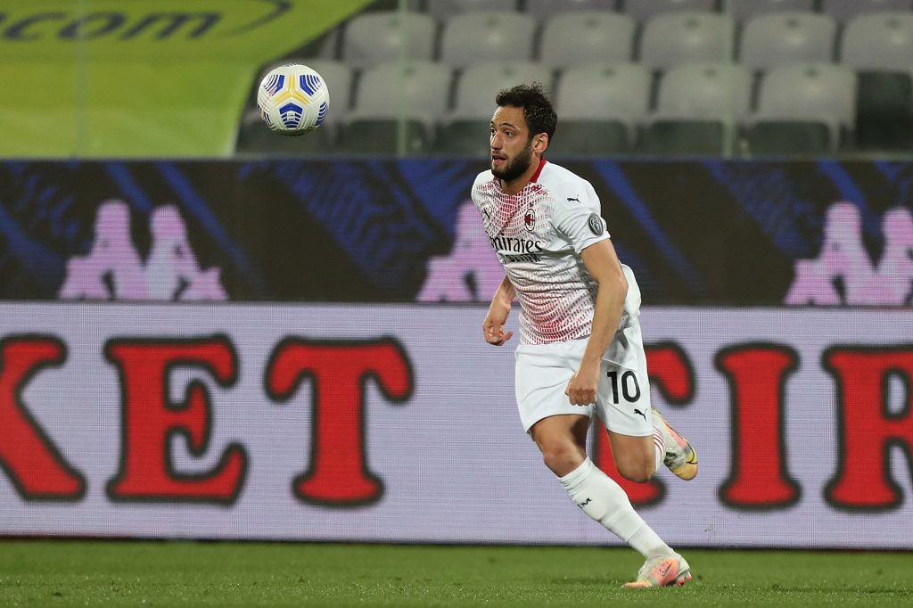 Hakan Calhanoglu, numero 10 del Milan