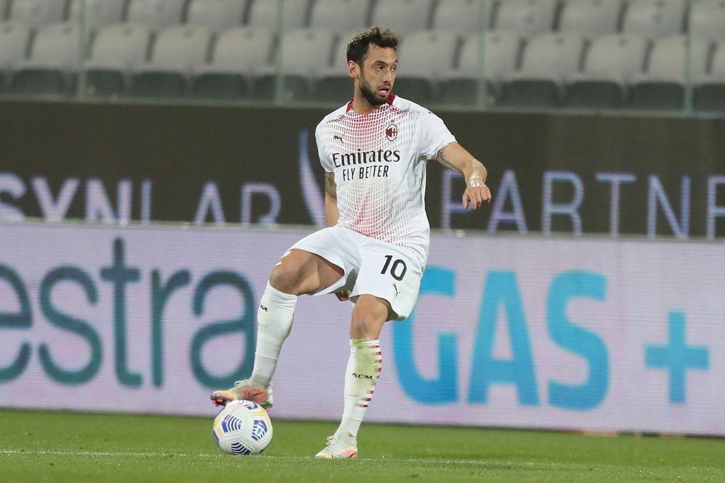 Hakan Calhanoglu, numero 10 del Milan in scadenza il 30 giugno del 2021.